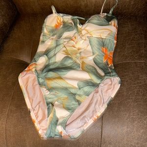 Tommy Bahama 1 Piece Tropical Swimsuit, Sz 6